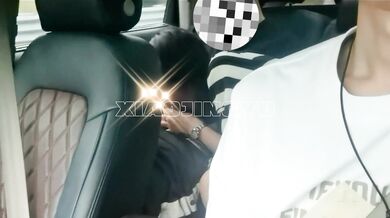 【重磅核弹绿帽淫妻】超美女神『小鲸鱼』8月最新性爱私拍 高强度3P颜射内射 惊现绿帽司机 后座情侣女友附身跪舔 (2)